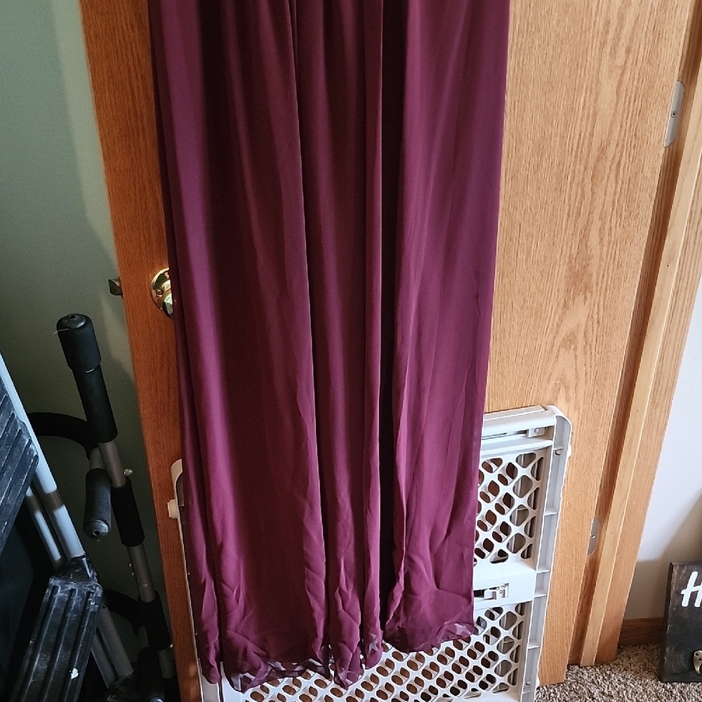 Elegant Burgundy Maxi Dress - Picture 2 of 7